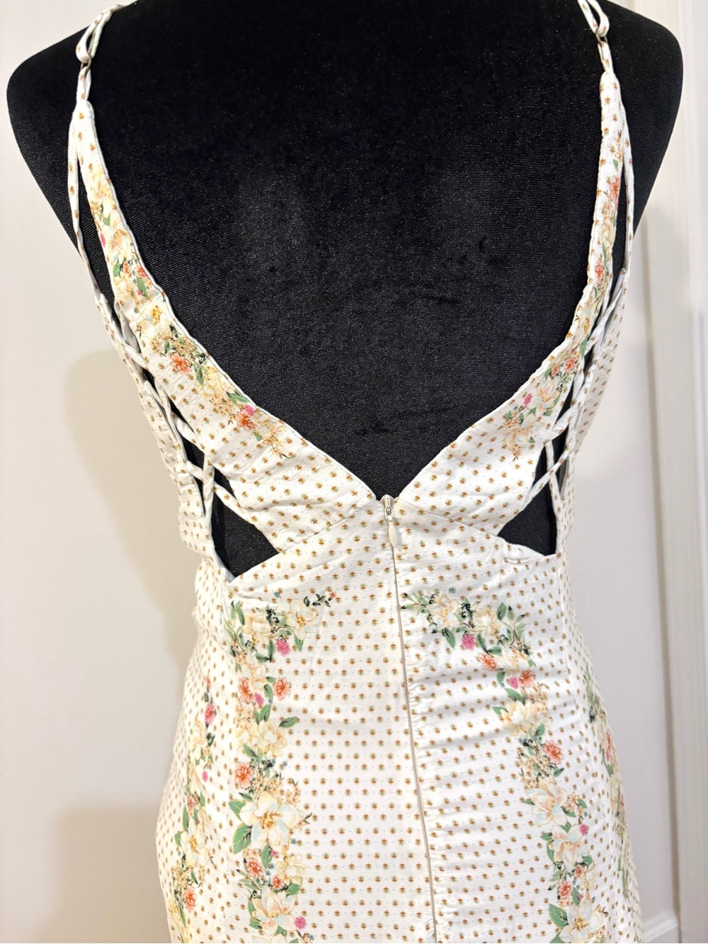 Farm Rio Long Floral Maxi Dress Size M Strappy V Neck White/Yellow - Picture 5 of 14